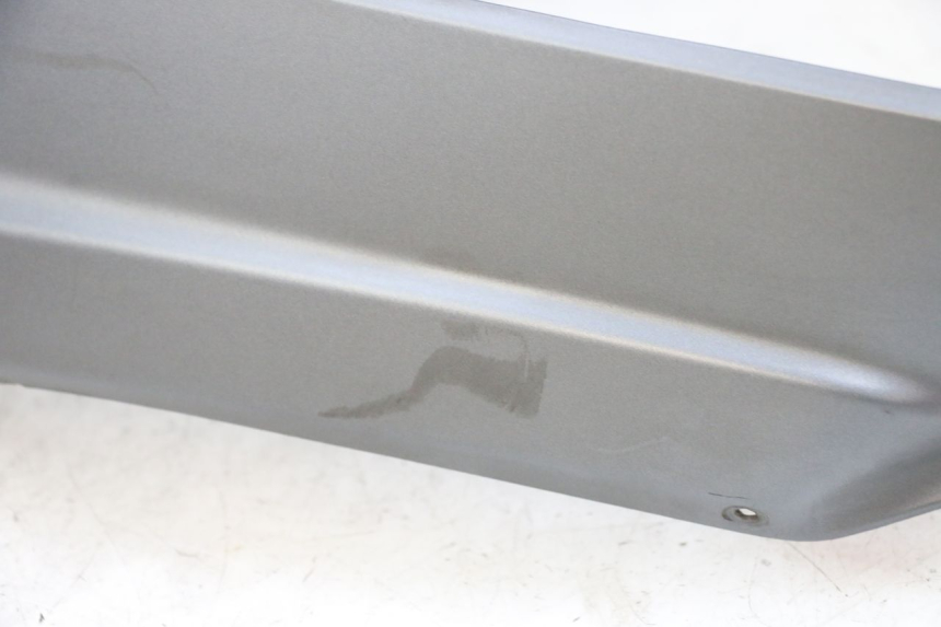 photo de VERKLEIDUNG HINTEN LINKS PIAGGIO MP3 500 (2016 - 2018) - Details der Befestigungspunkte