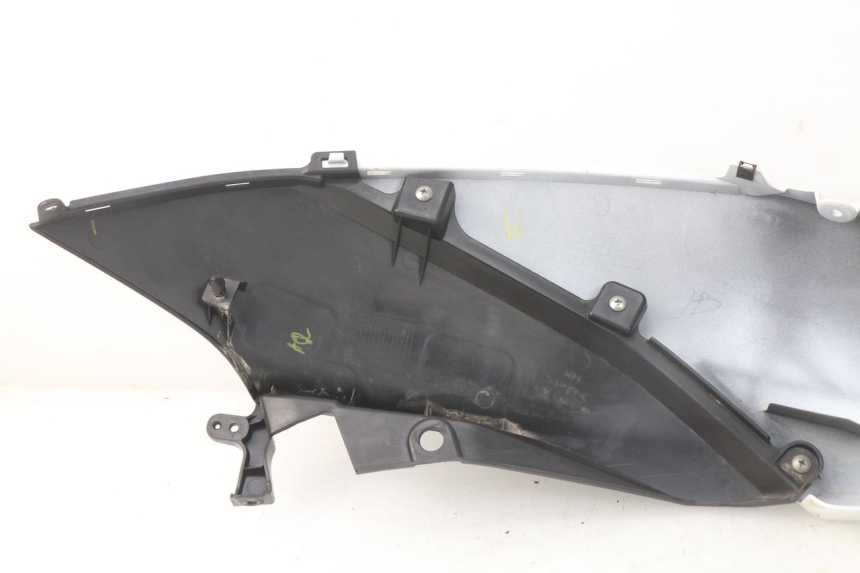 photo de VERKLEIDUNG HINTEN LINKS MBK MW TRYPTIK 125 (2017 - 2022) - Technische Nahaufnahme