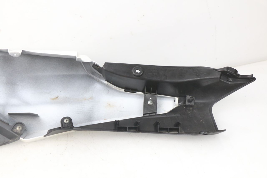 photo de VERKLEIDUNG HINTEN LINKS MBK MW TRYPTIK 125 (2017 - 2022) - Details der Befestigungspunkte