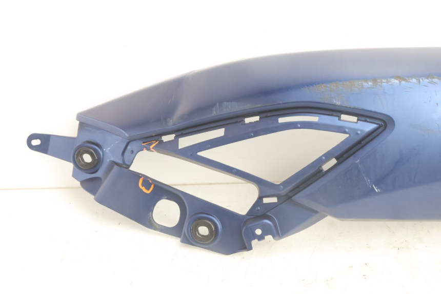 photo de VERKLEIDUNG HINTEN LINKS YAMAHA N-MAX NMAX 125 (2021 - 2024) - Detailansicht des Bauteils
