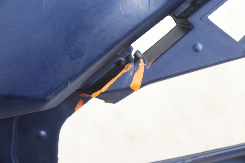 photo de VERKLEIDUNG HINTEN LINKS YAMAHA N-MAX NMAX 125 (2021 - 2024) - Details der Befestigungspunkte