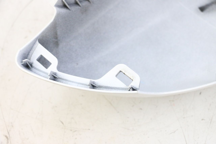 photo de VERKLEIDUNG HINTEN LINKS YAMAHA NEO'S CORE 1 (2022 - 2026) - Zoom auf Gebrauchszustand