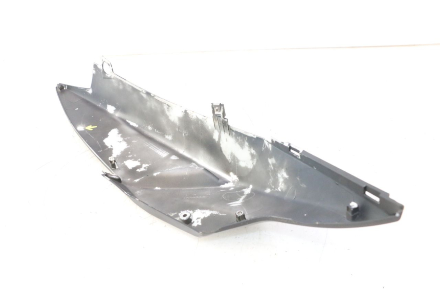 photo de VERKLEIDUNG HINTEN LINKS PIAGGIO NEW TYPHOON 50 (2018 - 2021) - Hochauflösende Nahaufnahme