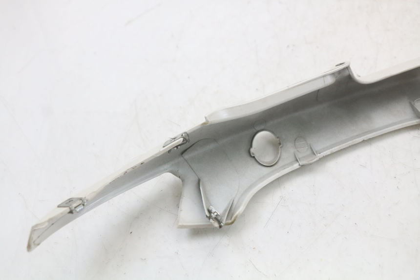 photo de VERKLEIDUNG HINTEN LINKS MOTO GUZZI NORGE 8V GT 1200 (2011 - 2016) - Details der Befestigungspunkte