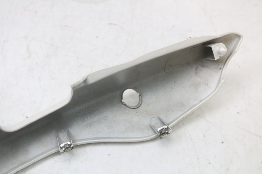 photo de VERKLEIDUNG HINTEN LINKS MOTO GUZZI NORGE 8V GT 1200 (2011 - 2016) - Oberflächenzustand und Material