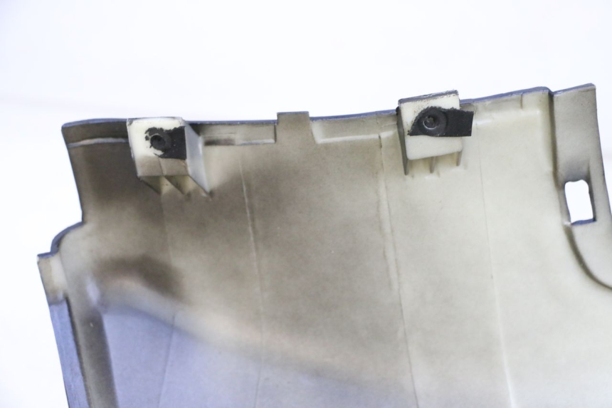 photo de VERKLEIDUNG HINTEN LINKS JM MOTORS OLDIES GT 4T 50 (2018 - 2025) - Details der Befestigungspunkte