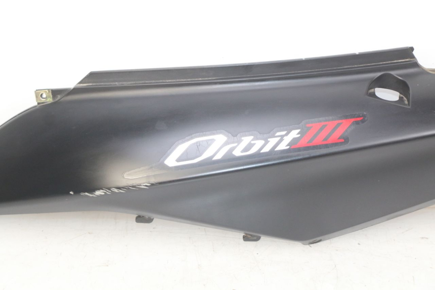 photo de VERKLEIDUNG HINTEN LINKS SYM ORBIT III 3 4T 50 (2021 - 2025) - Geprüftes Gebrauchtteil