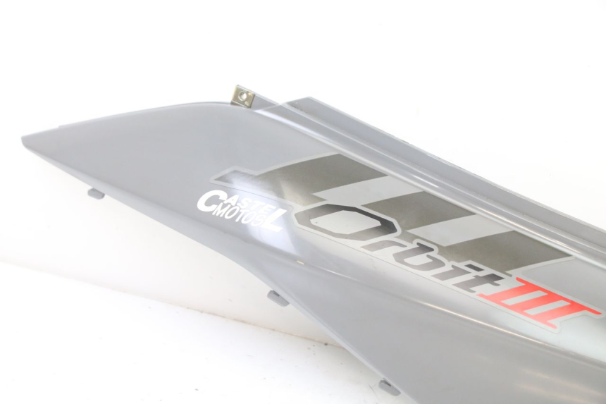 photo de VERKLEIDUNG HINTEN LINKS SYM ORBIT III 3 4T 50 (2021 - 2025) - Detailansicht des Bauteils