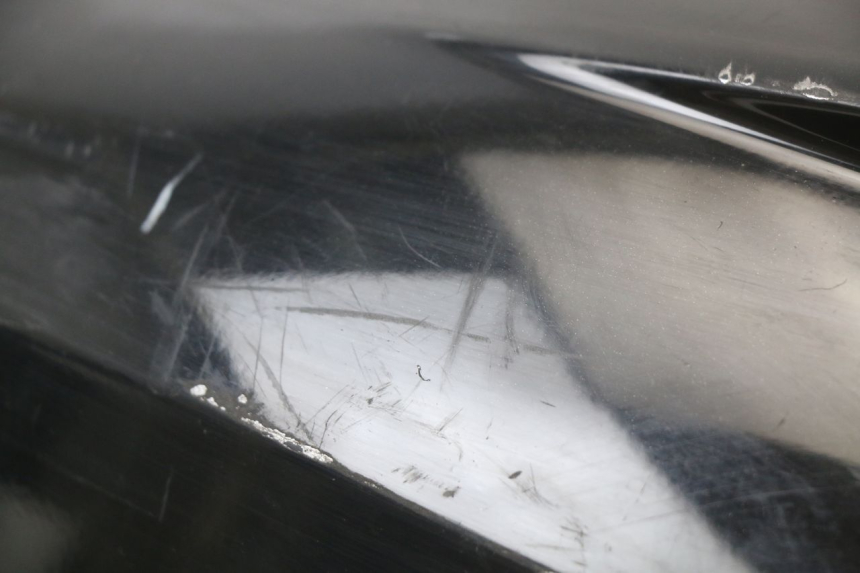 photo de VERKLEIDUNG HINTEN LINKS HONDA PCX (JF28) 125 (2009 - 2011) - Charakteristische Merkmale