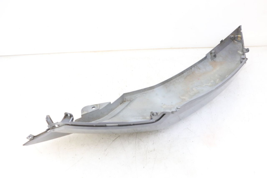 photo de VERKLEIDUNG HINTEN LINKS PEUGEOT BELVILLE 125 (2017 - 2021) - Zoom auf Gebrauchszustand