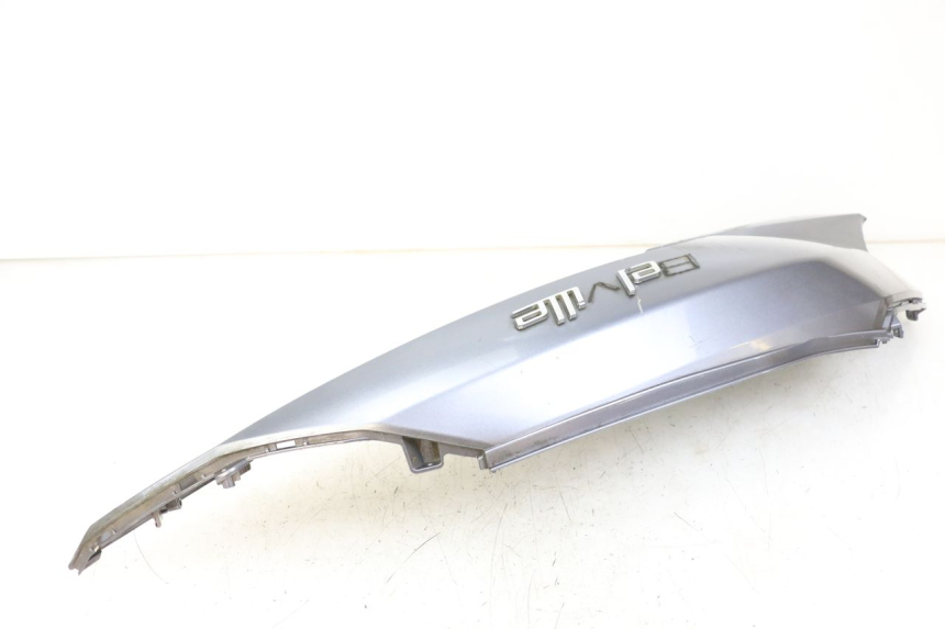 photo de VERKLEIDUNG HINTEN LINKS PEUGEOT BELVILLE 125 (2017 - 2021) - Details der Befestigungspunkte