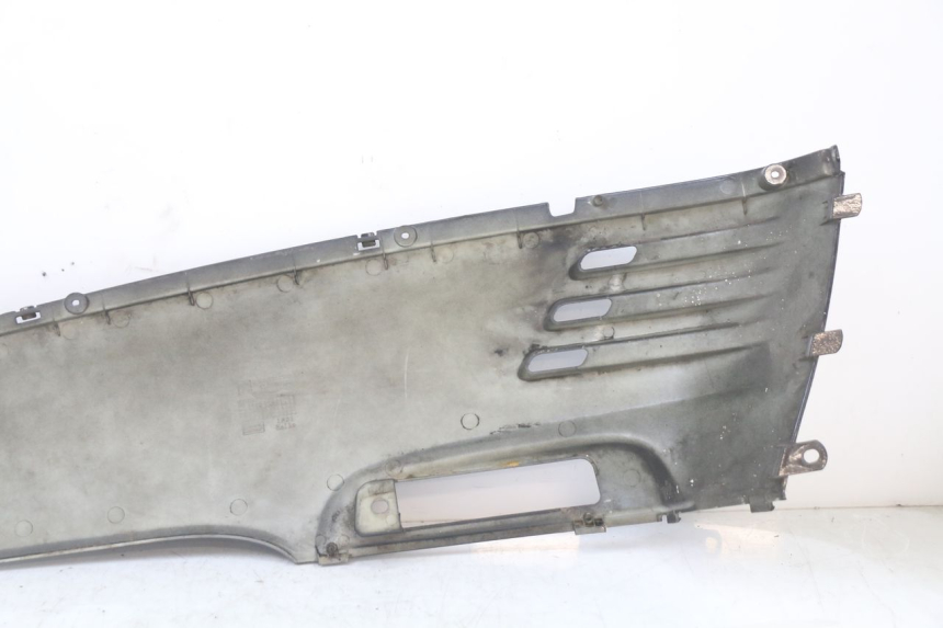 photo de VERKLEIDUNG HINTEN LINKS PEUGEOT DJANGO 125 (2014 - 2017) - Charakteristische Merkmale