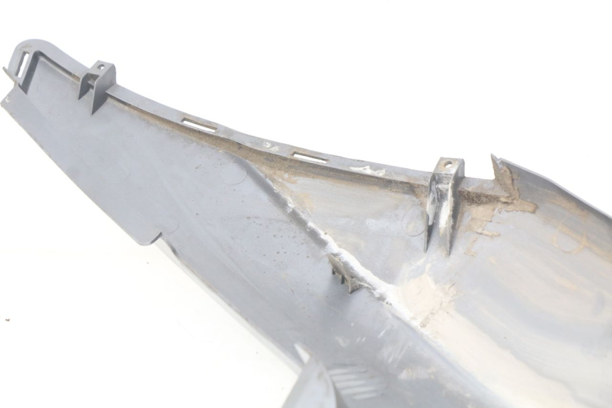 photo de VERKLEIDUNG HINTEN LINKS DAELIM S2 125 (2006 - 2007) - Details der Befestigungspunkte