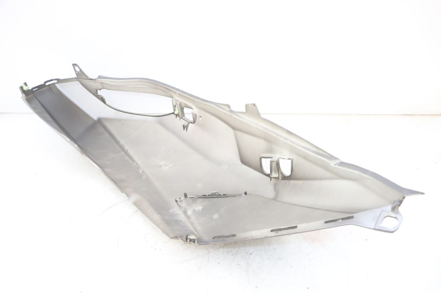 photo de VERKLEIDUNG HINTEN LINKS PEUGEOT SATELIS 125 (2013 - 2018) - Details der Befestigungspunkte