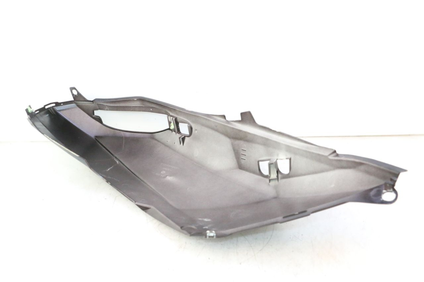 photo de VERKLEIDUNG HINTEN LINKS PEUGEOT SATELIS 125 (2006 - 2009) - Alternativer Blickwinkel
