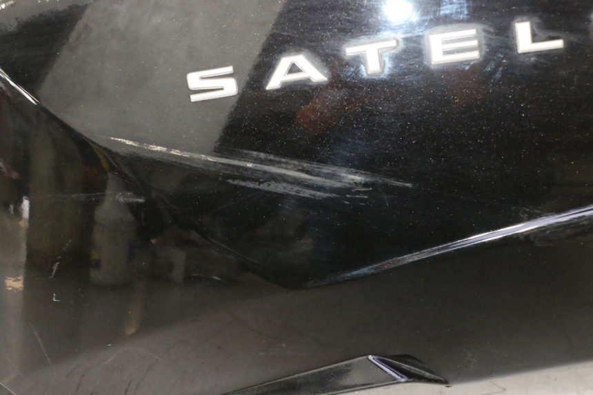 photo de VERKLEIDUNG HINTEN LINKS PEUGEOT SATELIS 125 (2006 - 2009) - Details der Befestigungspunkte