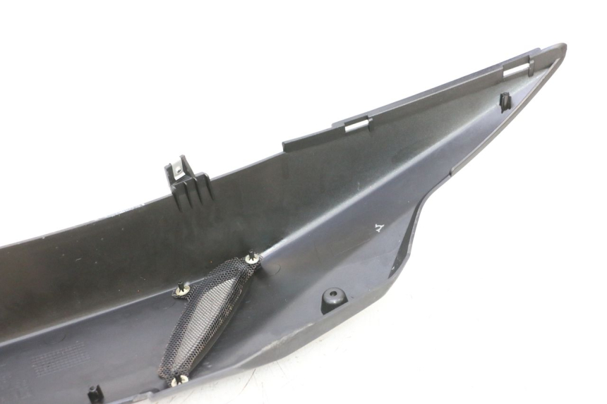 photo de VERKLEIDUNG HINTEN LINKS APRILIA SR MOTARD 50 (2012 - 2018) - Kennzeichnungen und Originalreferenzen