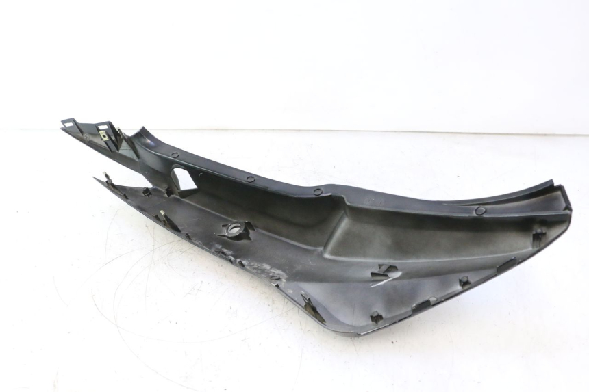 photo de VERKLEIDUNG HINTEN LINKS KYMCO SUPER 8 2T 50 (2007 - 2013) - Fokus auf die Struktur