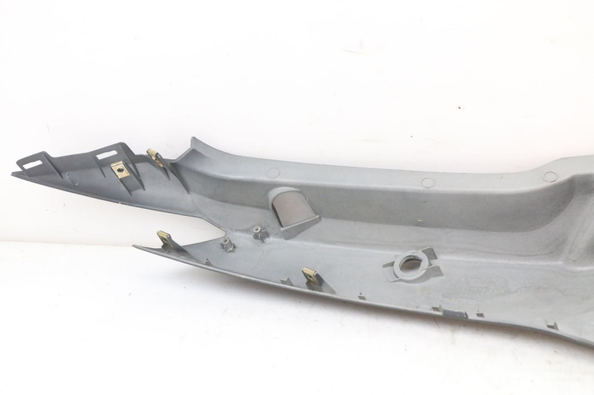 photo de VERKLEIDUNG HINTEN LINKS KYMCO SUPER 8 4T 50 (2018 - 2020) - Details der Befestigungspunkte