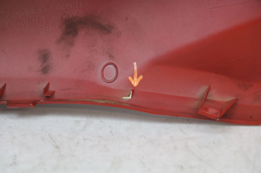 photo de VERKLEIDUNG HINTEN LINKS KYMCO SUPER 8 125 (2008 - 2015) - Geprüftes Gebrauchtteil