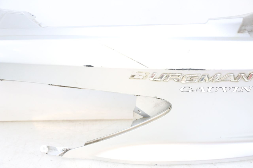 photo de VERKLEIDUNG HINTEN LINKS SUZUKI BURGMAN 125 (2007 - 2014) - Hochauflösende Nahaufnahme