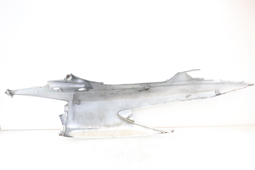 photo de VERKLEIDUNG HINTEN LINKS SUZUKI BURGMAN 125 (2007 - 2014) - Details der Befestigungspunkte