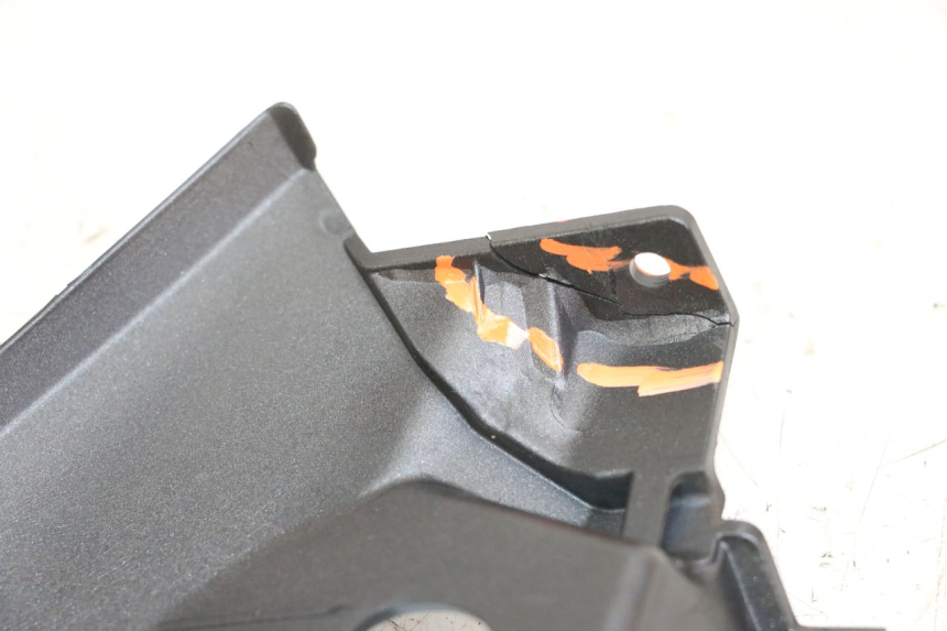 photo de VERKLEIDUNG HINTEN LINKS SUZUKI BURGMAN 125 (2018 - 2021) - Detailansicht des Bauteils