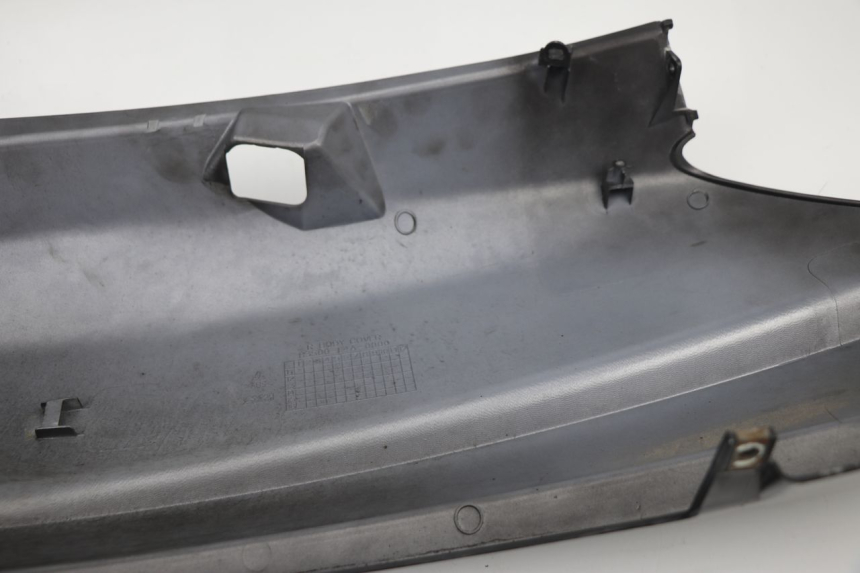 photo de VERKLEIDUNG HINTEN LINKS SYM MAXSYM I 400 (2011 - 2016) - Details der Befestigungspunkte