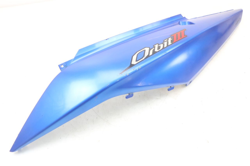 photo de HINTERE LINKE SEITENVERKLEIDUNG SYM ORBIT III 3 4T 50 (2018 - 2021) - Detailansicht des Bauteils