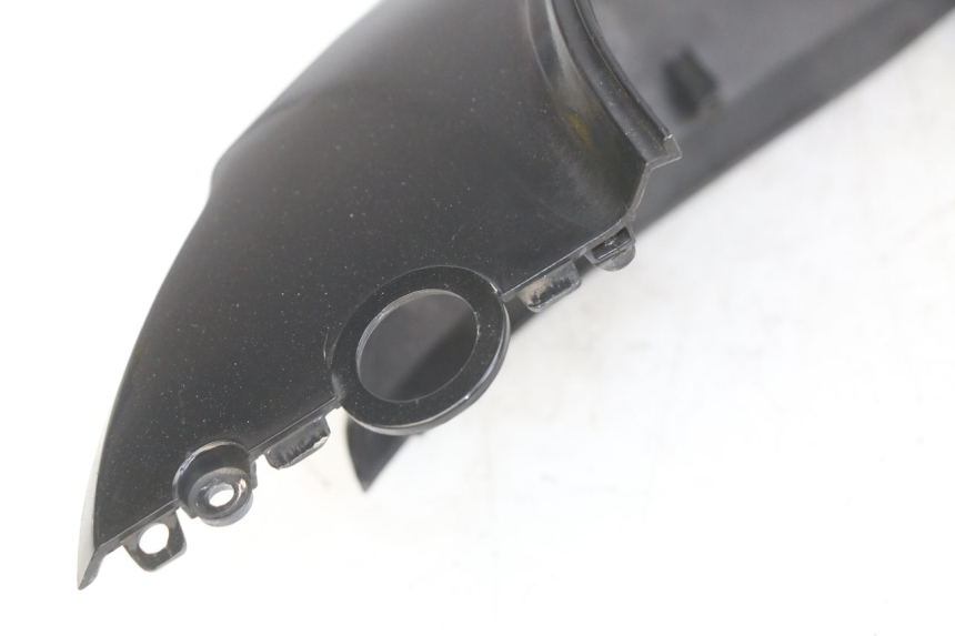 photo de LINKES HINTERES SEITENTEIL SYM SYMPHONY 125 (2009 - 2015) - Details der Befestigungspunkte