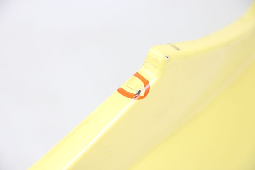 photo de VERKLEIDUNG HINTEN LINKS YAMAHA WHY 50 (1998 - 2000) - Details der Befestigungspunkte