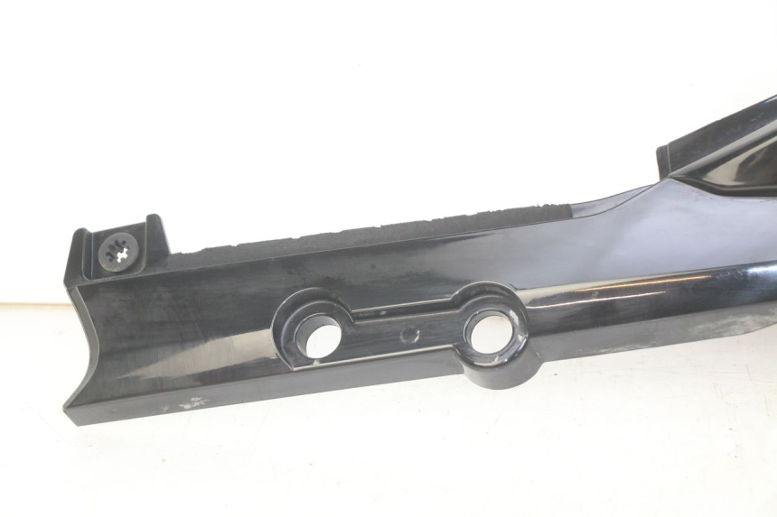 photo de LINKES HINTERES SEITENTEIL SYM WOLF SB 125 (2011 - 2018) - Details der Befestigungspunkte