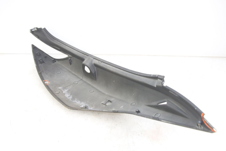 photo de VERKLEIDUNG HINTEN LINKS KYMCO X-CITING XCITING 400 (2014 - 2018) - Zoom auf Gebrauchszustand