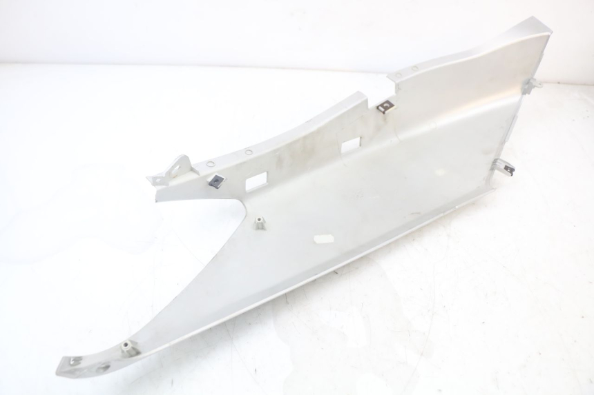 photo de LINKES HINTERES SEITENTEIL YAMAHA XMAX X-MAX 125 (2006 - 2009) - Details der Befestigungspunkte