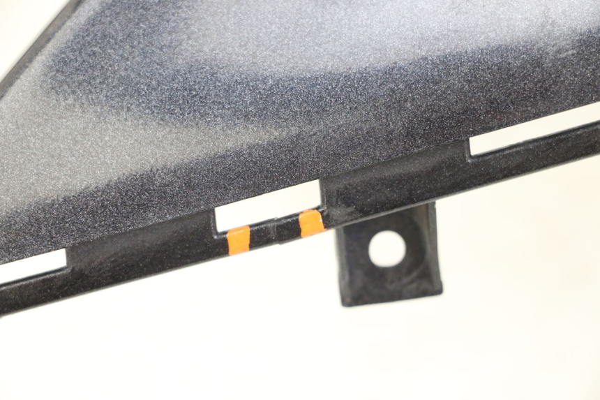 photo de HINTERE LINKE SEITENVERKLEIDUNG KYMCO XCITING 250 (2006 - 2009) - Oberflächenzustand und Material