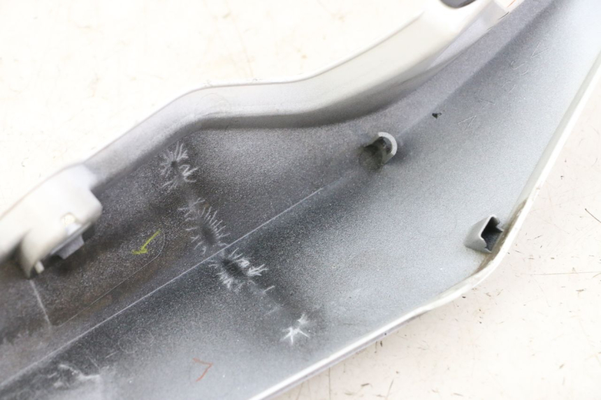 photo de VERKLEIDUNG HINTEN LINKS YAMAHA XJ6 ABS 600 (2008 - 2016) - Zoom auf Gebrauchszustand