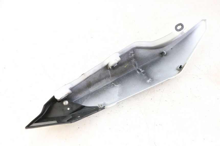photo de VERKLEIDUNG HINTEN LINKS YAMAHA XJ6 ABS 600 (2008 - 2016) - Technische Nahaufnahme