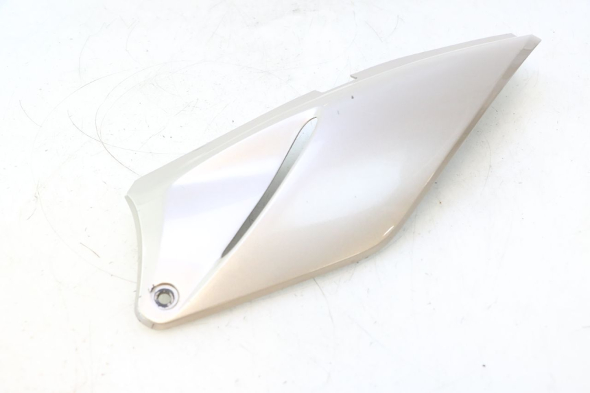 photo de VERKLEIDUNG HINTEN LINKS HONDA XLV VARADERO 125 (2007 - 2012) - Details der Befestigungspunkte