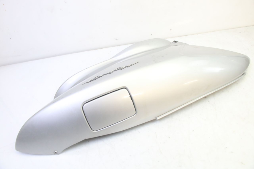 photo de VERKLEIDUNG HINTEN LINKS YAMAHA YP MAJESTY 125 (2002 - 2006) - Details der Befestigungspunkte
