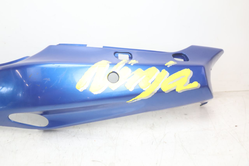 photo de VERKLEIDUNG HINTEN LINKS KAWASAKI ZX-6R ZX6R 600 (1995 - 1997) - Zoom auf Gebrauchszustand