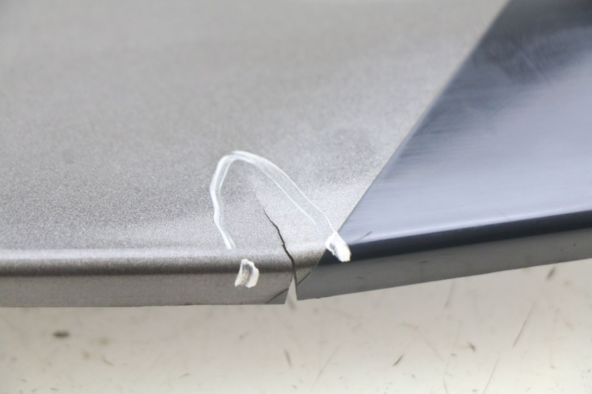 photo de LINKES HINTERES SEITENTEIL KAWASAKI ZZR 600 (1995 - 2004) - Zoom auf Gebrauchszustand