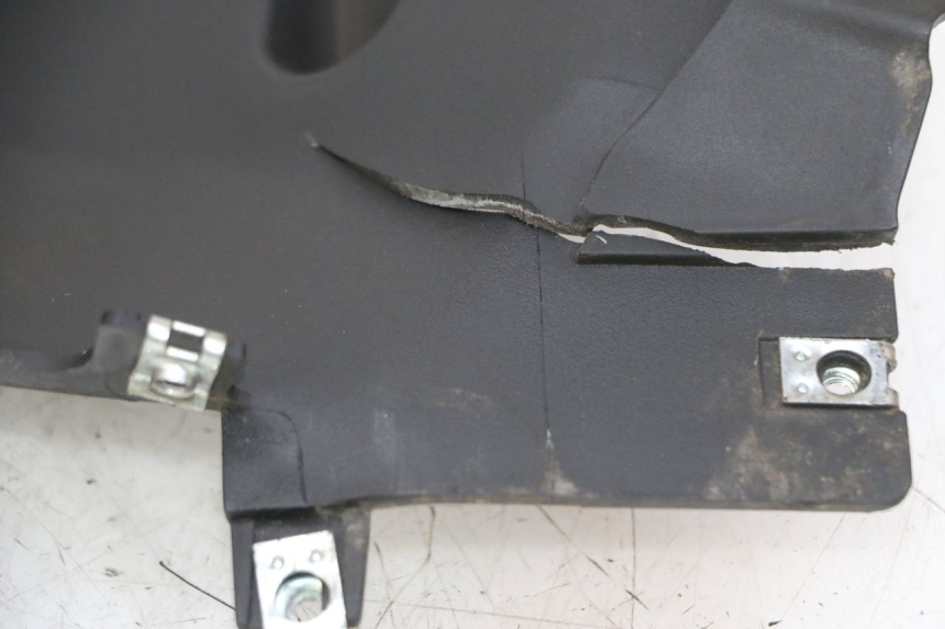 photo de FRONTVERKLEIDUNG RECHTS QUADRO 4 4D 350 (2015 - 2018) - Detailansicht des Bauteils