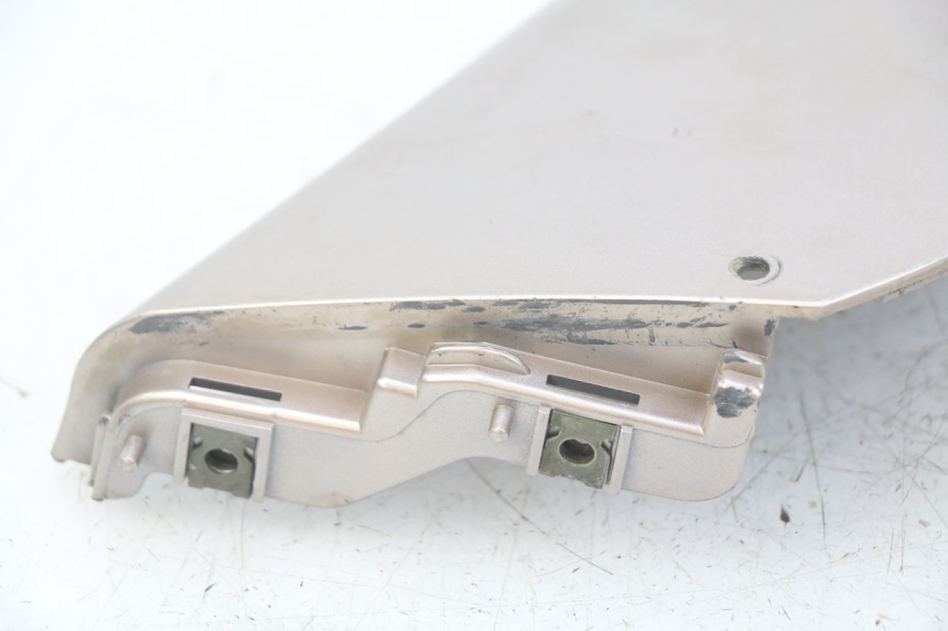 photo de RECHTES VORDERES SEITENTEIL ECCITY ARTELEC 670 1 (2013 - 2017) - Weitere Ansicht des Artikels