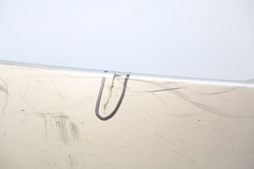 photo de RECHTES VORDERES SEITENTEIL ECCITY ARTELEC 670 1 (2013 - 2017) - Hochauflösende Nahaufnahme