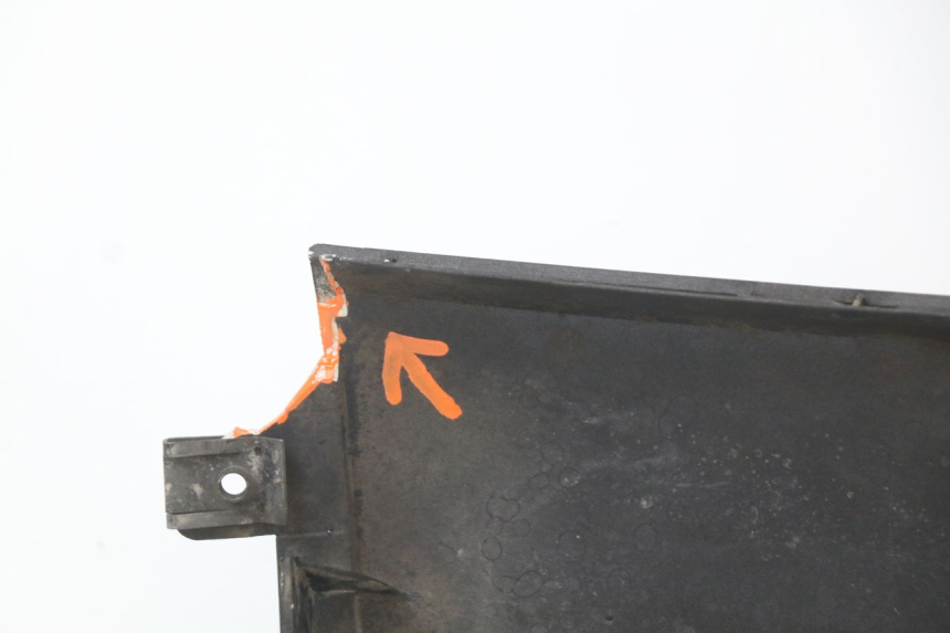 photo de RECHTER VORDERER SEITENWAND BMW C1 125 (2000 - 2003) - Details der Befestigungspunkte