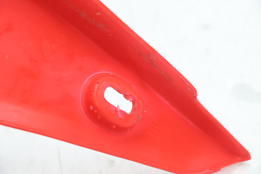 photo de FRONTVERKLEIDUNG RECHTS HM HONDA DERAPAGE 50 (2007 - 2009) - Details der Befestigungspunkte