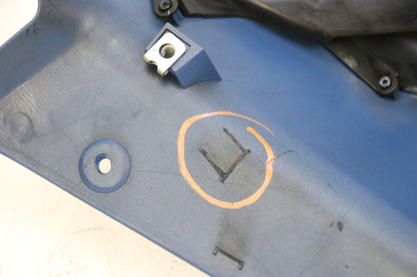 photo de FRONTVERKLEIDUNG RECHTS YAMAHA FJR ABS 1300 (2006 - 2012) - Details der Befestigungspunkte