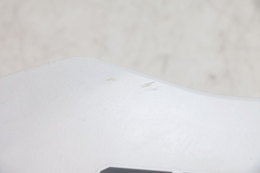 photo de FRONTVERKLEIDUNG RECHTS YAMAHA FZ8 800 (2010 - 2016) - Details der Befestigungspunkte