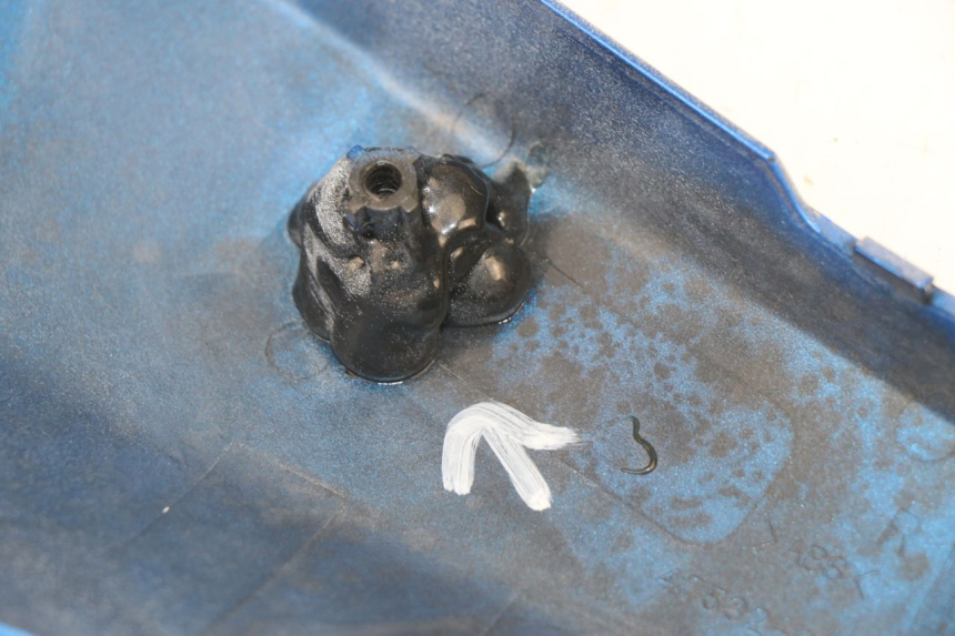 photo de FRONTVERKLEIDUNG RECHTS SUZUKI GSR 750 (2011 - 2017) - Zoom auf Komponenten