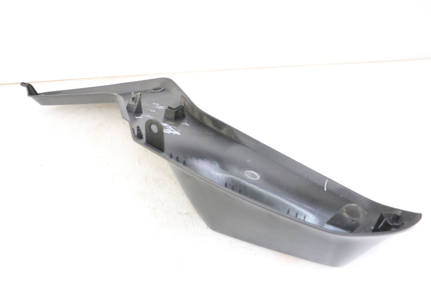 photo de FRONTVERKLEIDUNG RECHTS HUSQVARNA SVARTPILEN 401 (2018 - 2023) - Zoom auf Gebrauchszustand